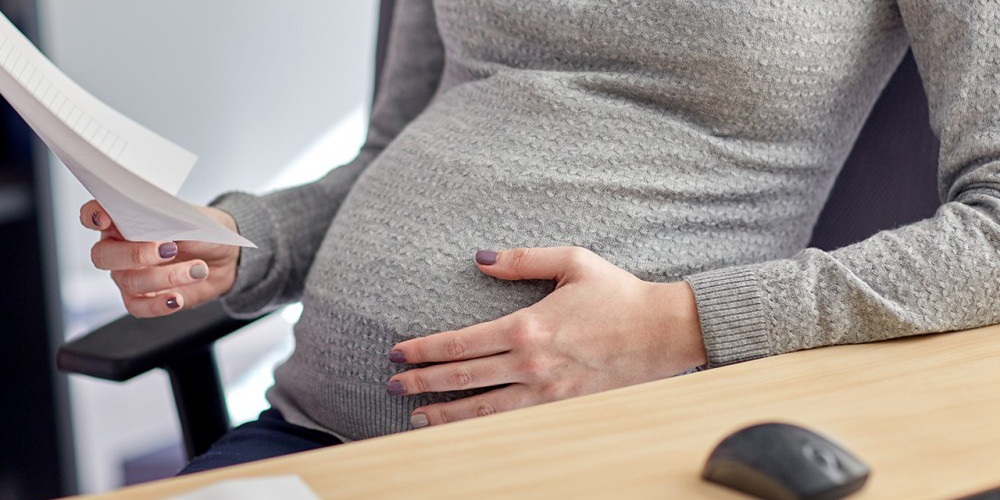 В Российской Федерации отпуск по беременности и рода предоставляется сроком от 140 до 194 дней, в зависимости от количества новорожденных и состояния здоровья работницы